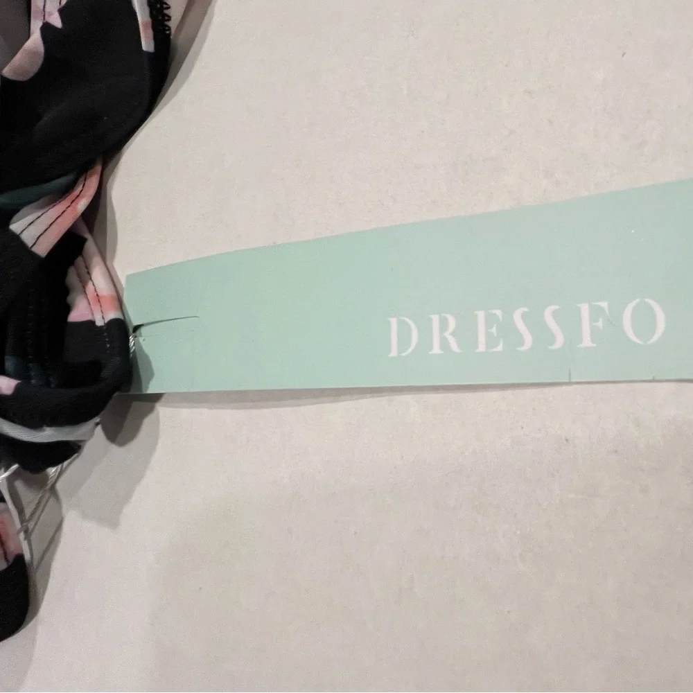 NWT Dressfo Women XXL Racer Back Bikini Top Black Floral V-Neck  Built-In Bra